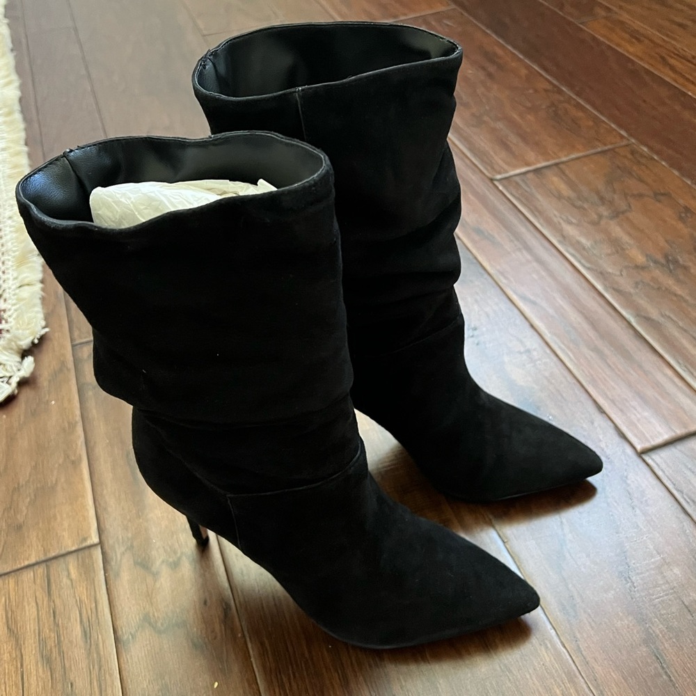 Schutz brand new black suede boots